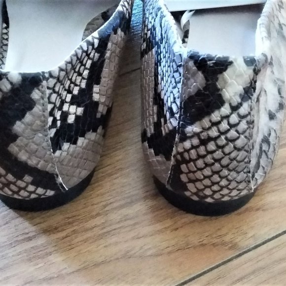 Zara Collection Leather Snakeskin Pattern Loafers - Picture 2 of 5